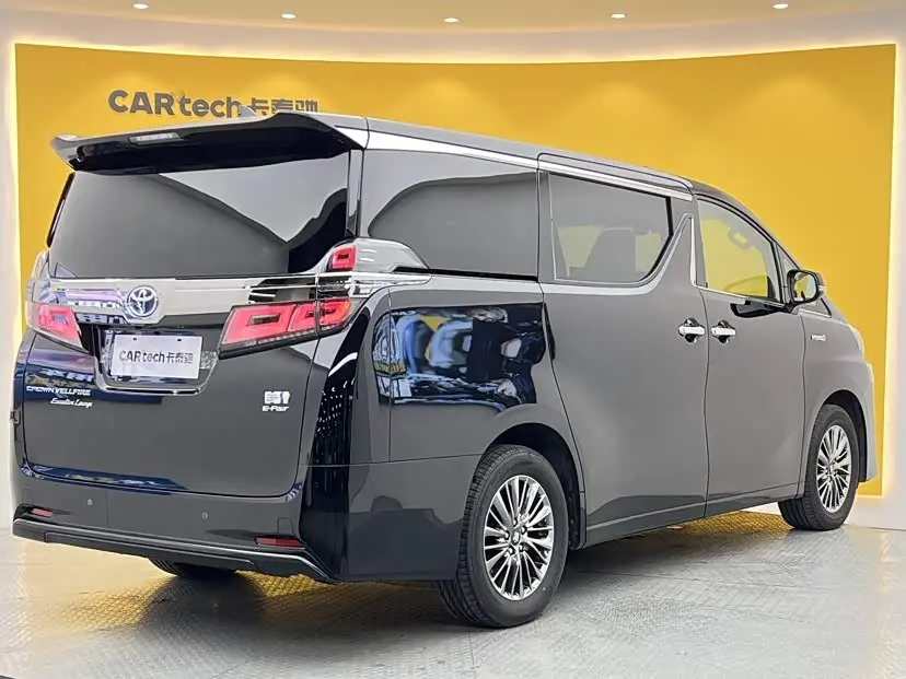 Toyota Vellfire 2022 — Photo 4/20