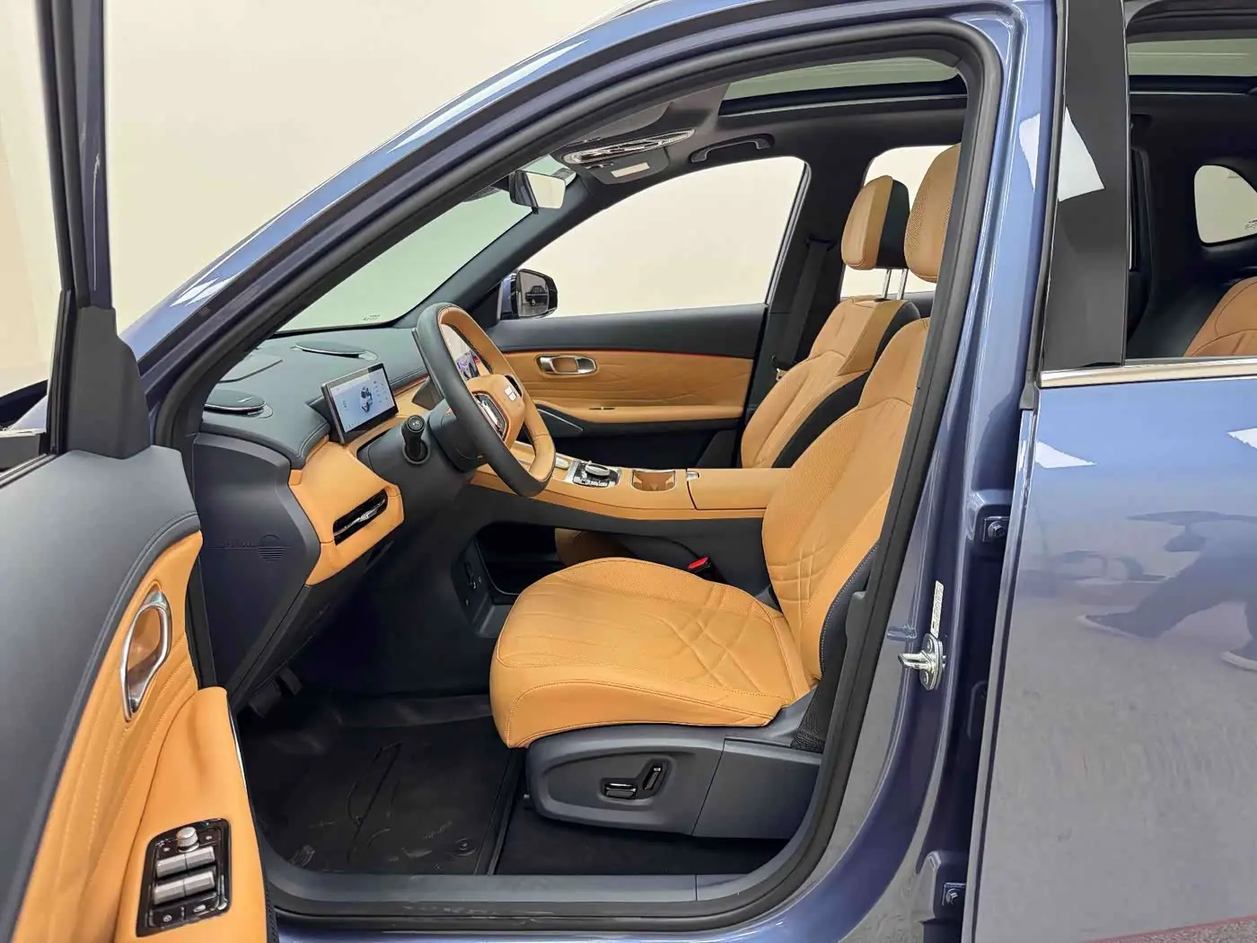 Geely Galaxy Galaxy Starship 7 EM-i 2024 — Photo 9/20