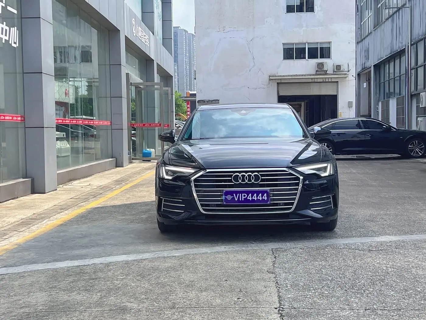 Audi A6L 2021 — Photo 2/11