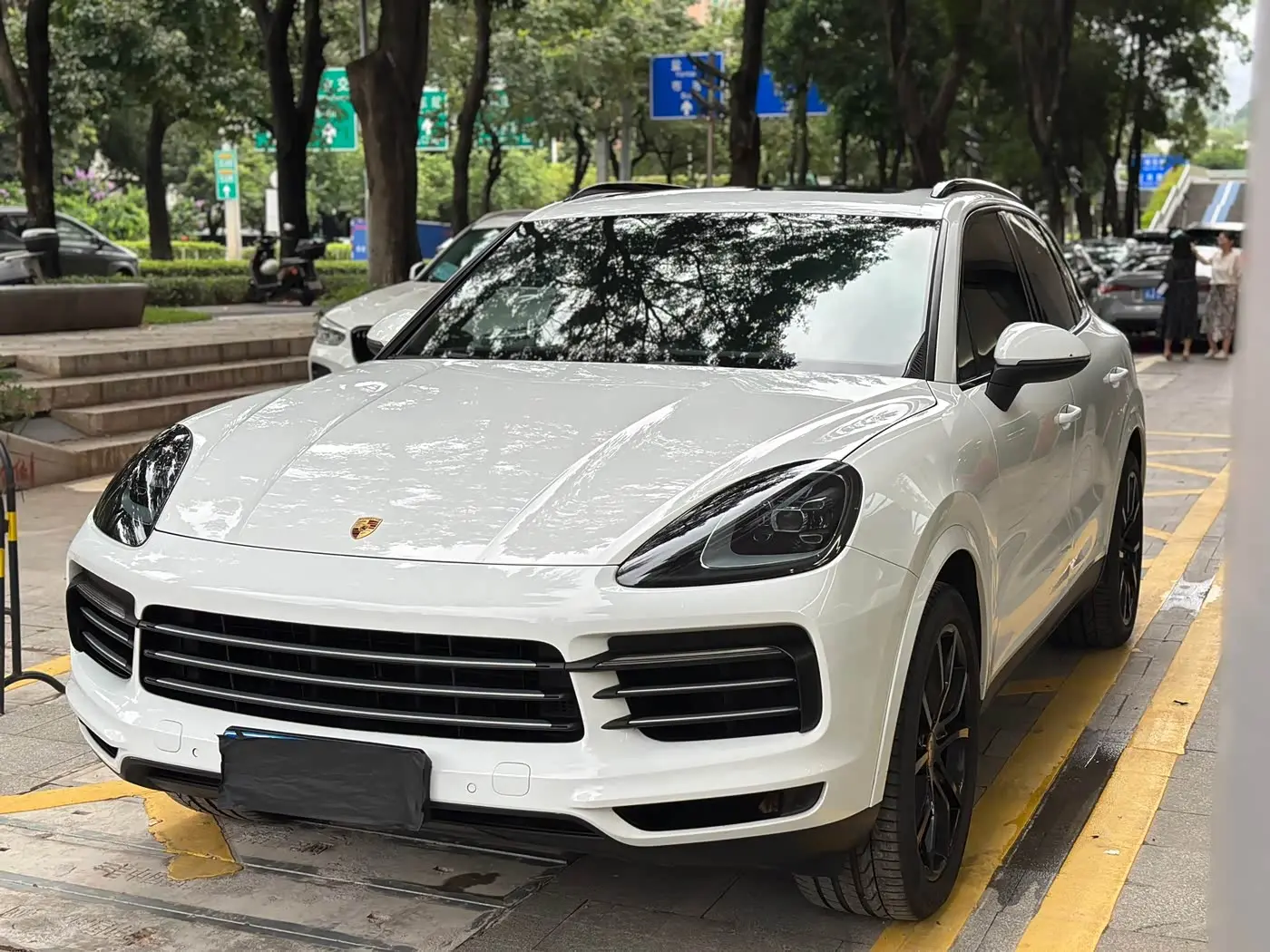 Porsche Cayenne 2020 — Фото 1/10