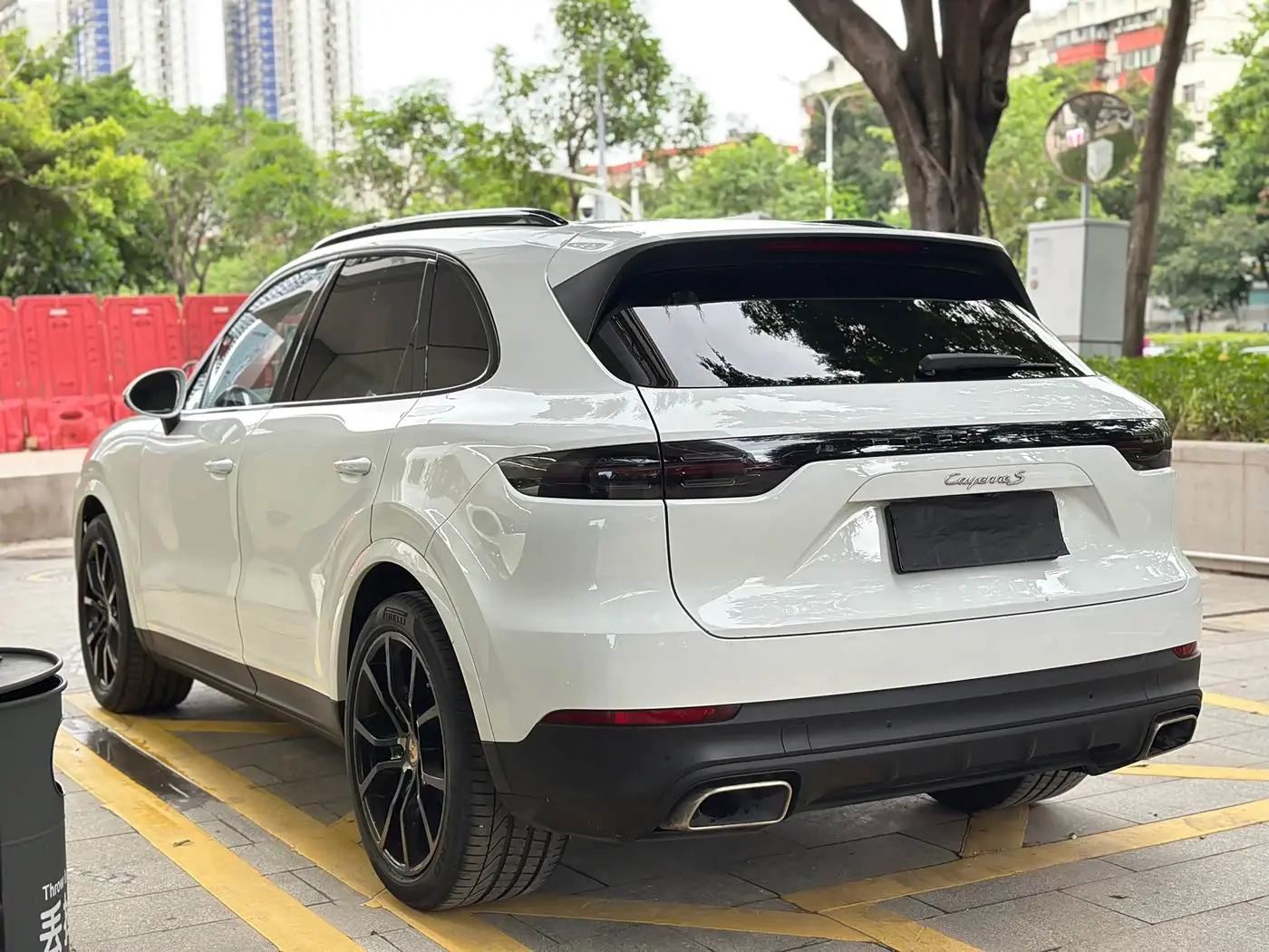 Porsche Cayenne 2020 — Фото 9/10