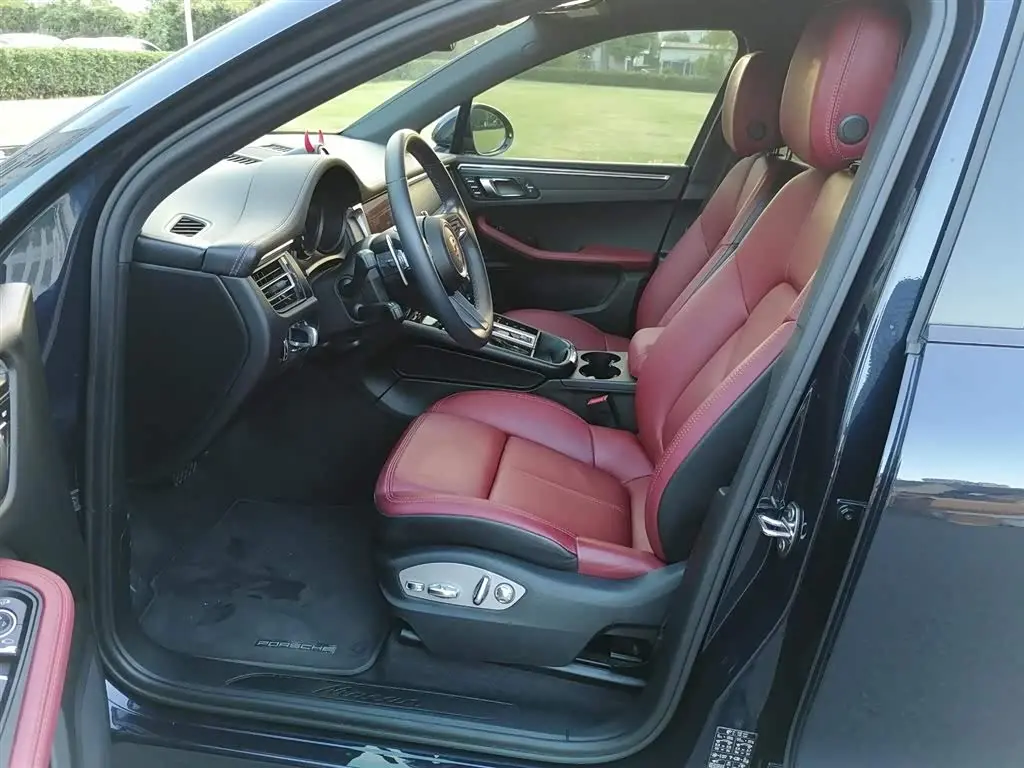 Porsche Macan 2022 — Photo 18/19