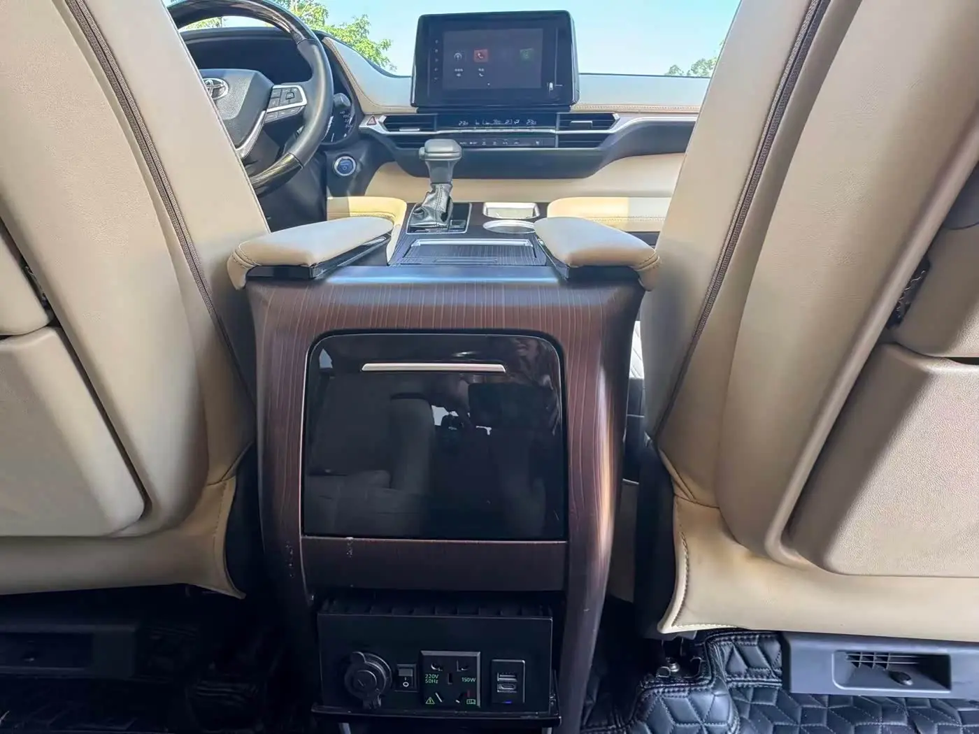 Toyota Sienna 2023 — Photo 9/16