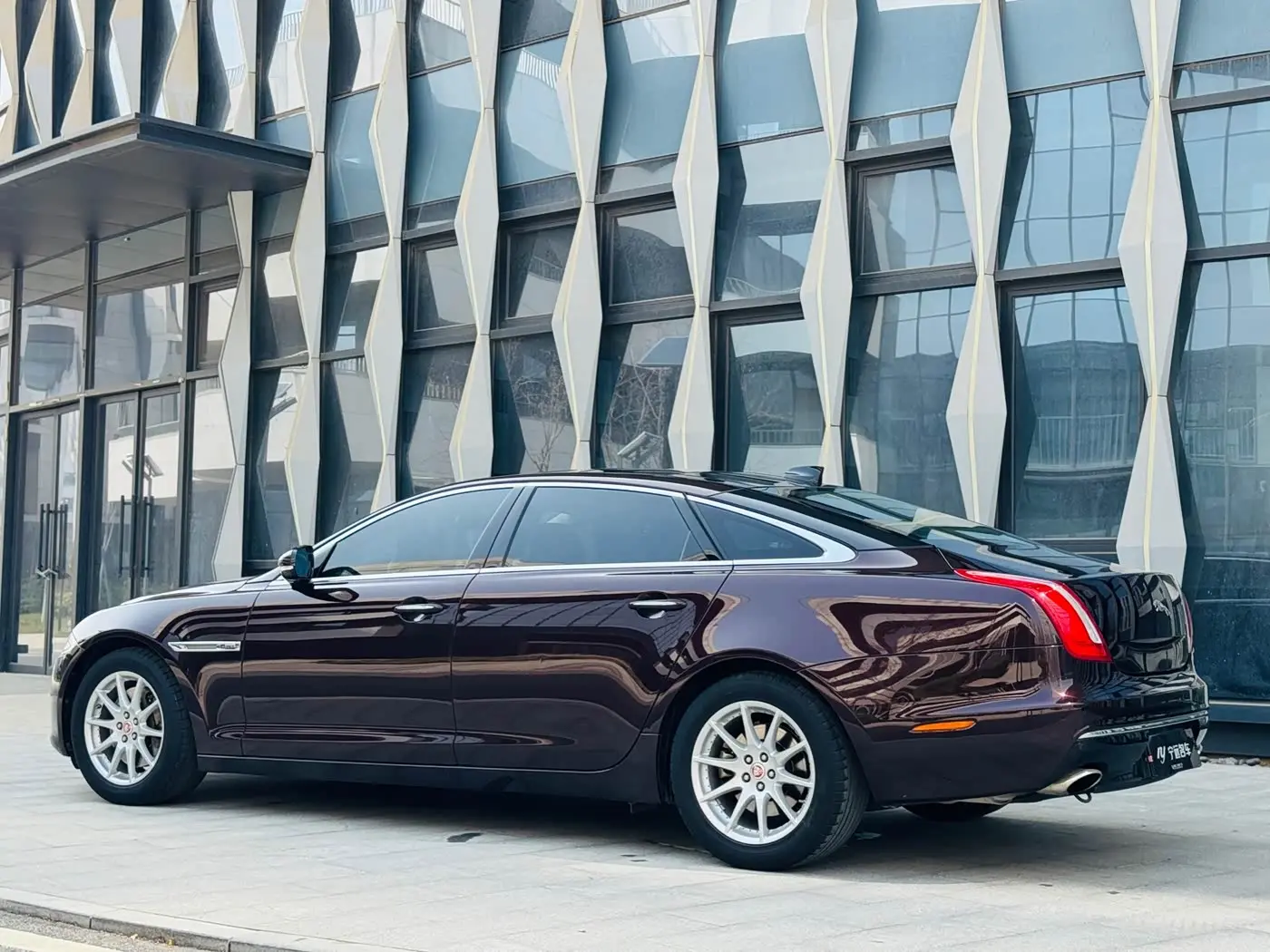 Jaguar XJ 2018 — Photo 18/20