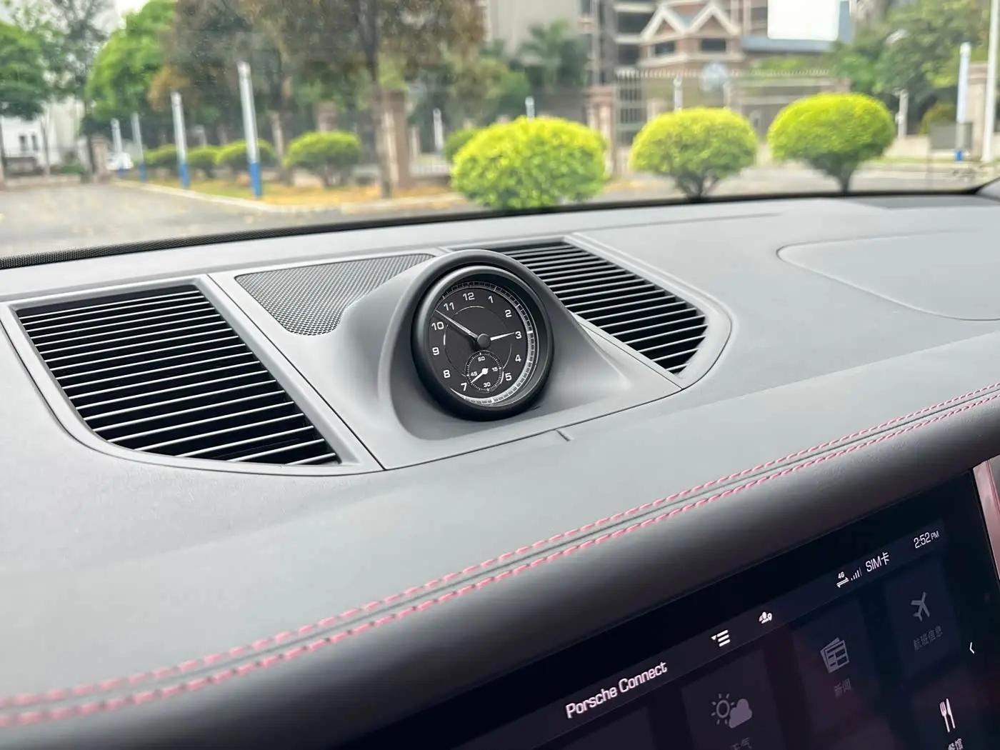 Porsche Macan 2023 — Фото 16/20