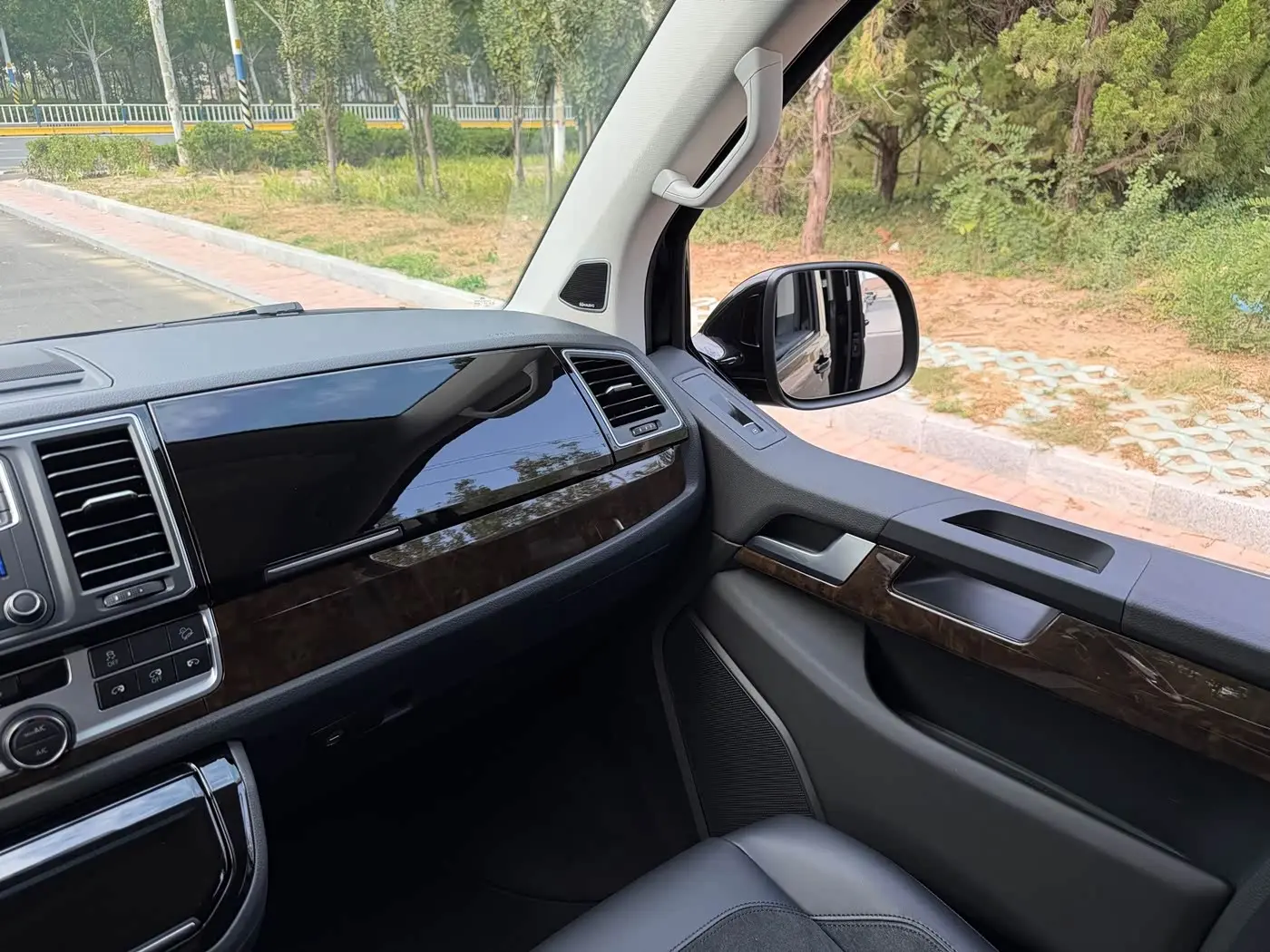 Volkswagen Multivan 2019 — ფოტო 10/20