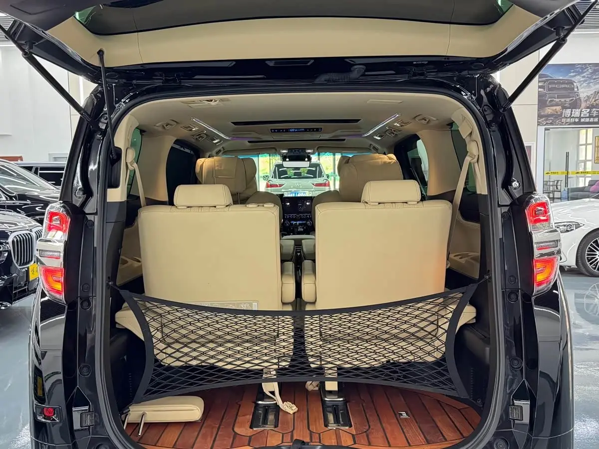 Toyota Vellfire 2021 — Photo 13/13