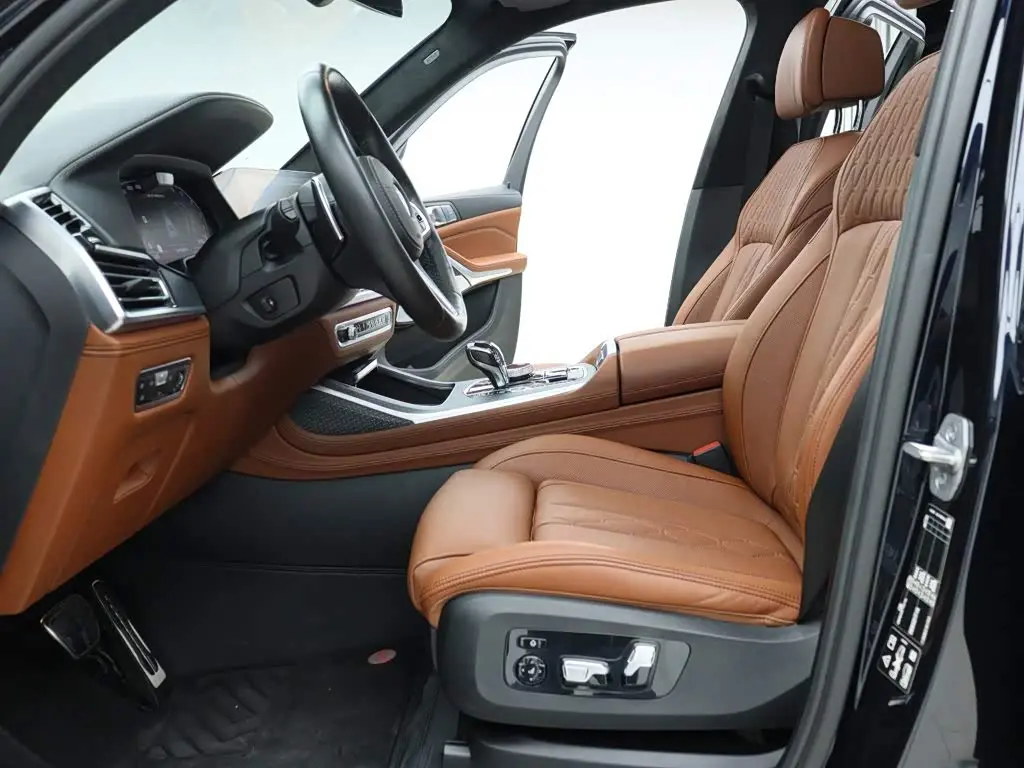 BMW X7 2023 — Фото 2/20