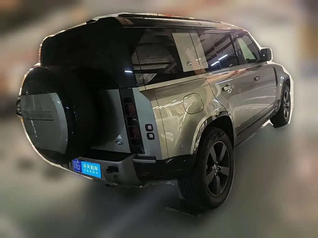 Land Rover Defender 2024 — Photo 2/12