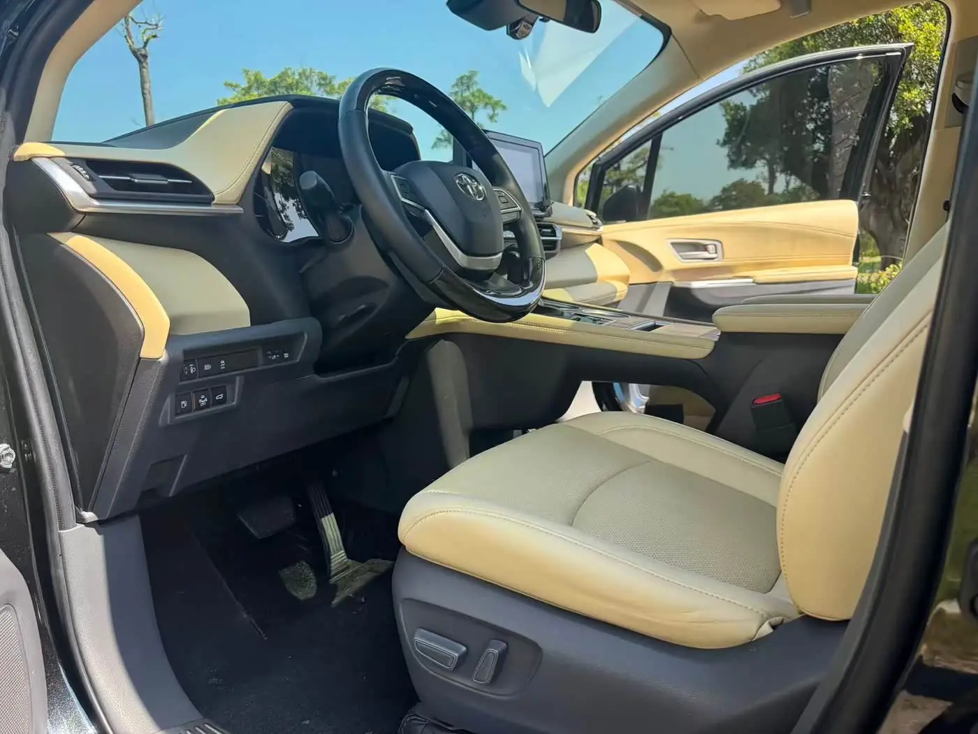 Toyota Sienna 2023 — Photo 13/16
