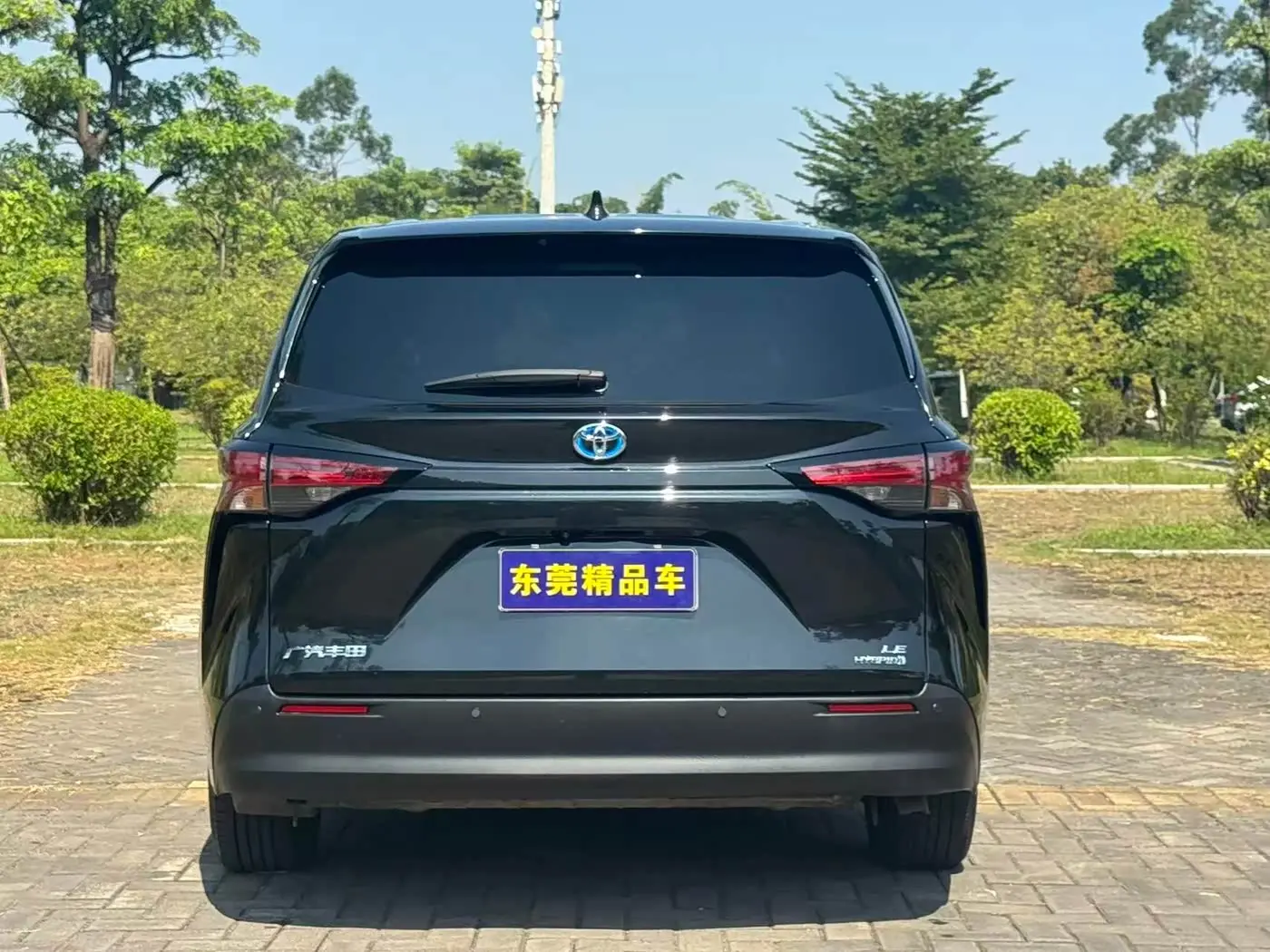 Toyota Sienna 2023 — Photo 15/16