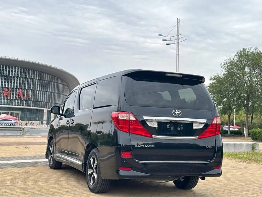 Toyota Alphard 2012 — Photo 6/9