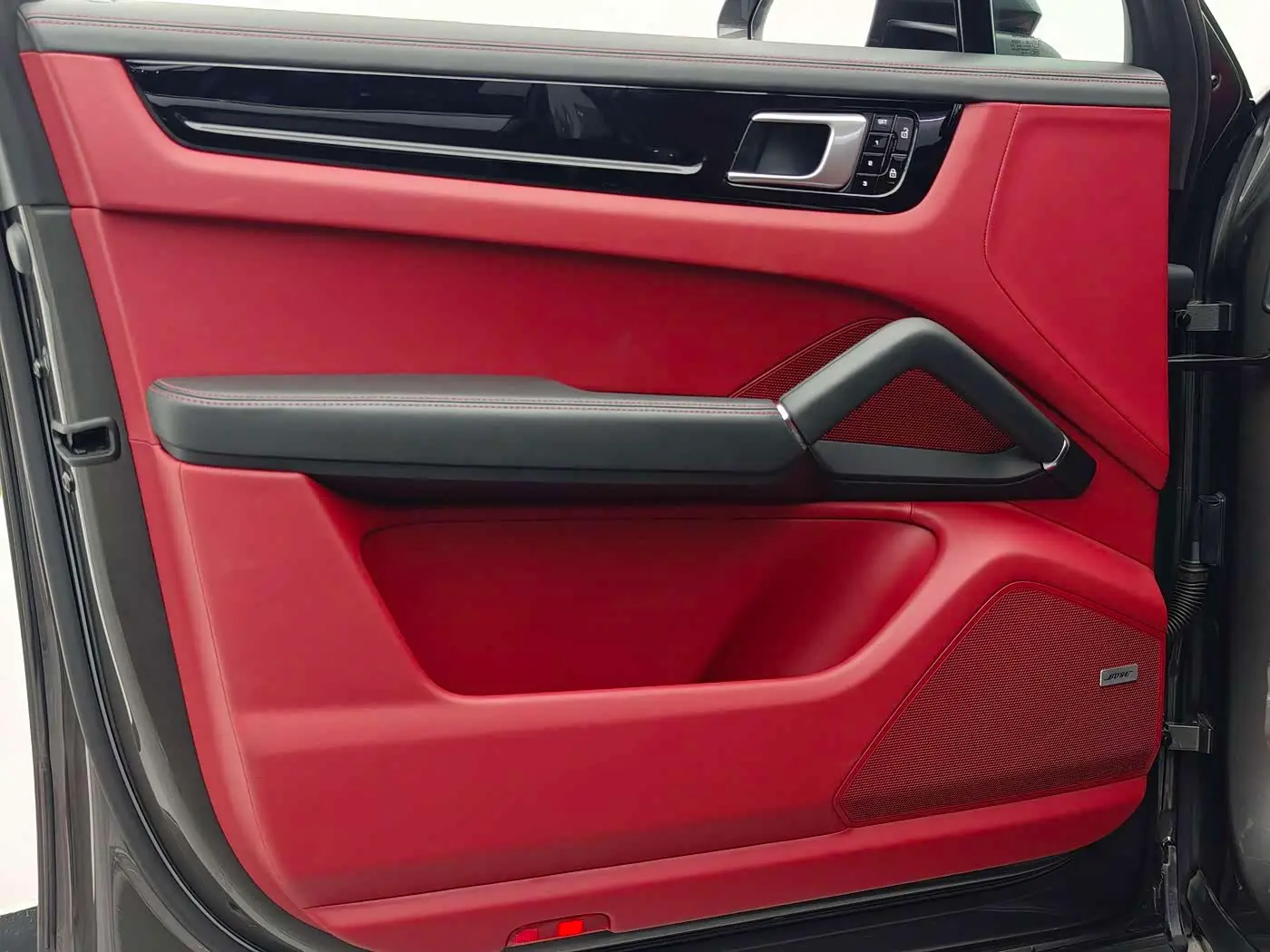 Porsche Cayenne 2019 — Photo 5/17