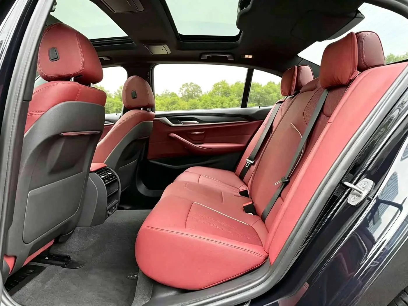 BMW 5 Series New Energy 2021 — Фото 13/14
