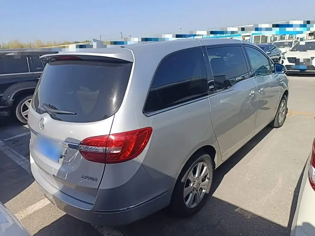 Buick GL8 2016 — Photo 6/19