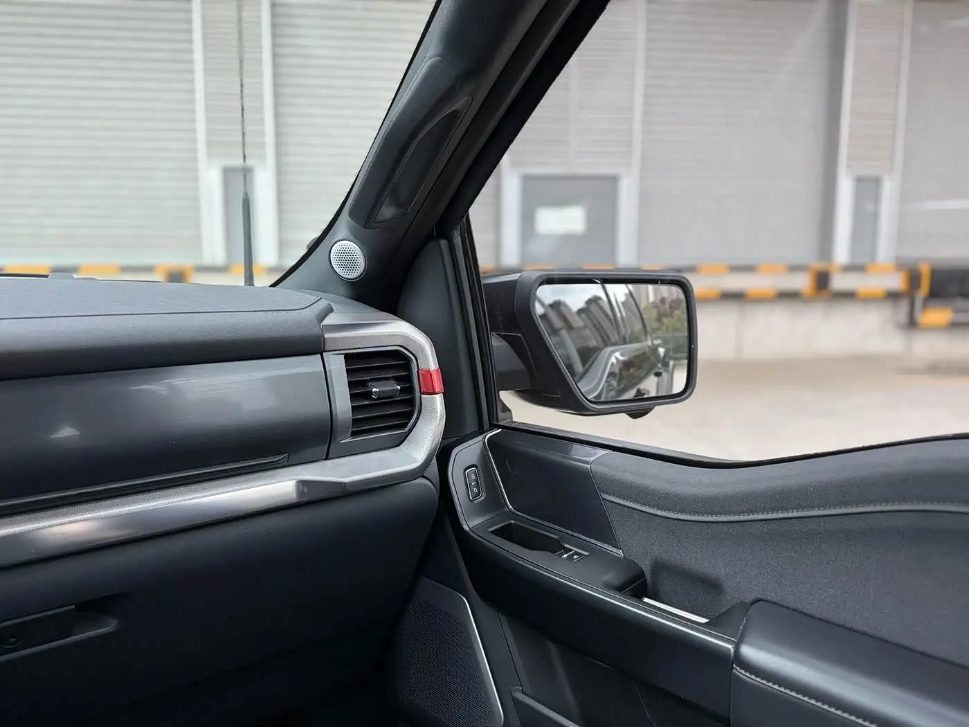 Ford F-150 Raptor 2023 — Фото 10/15