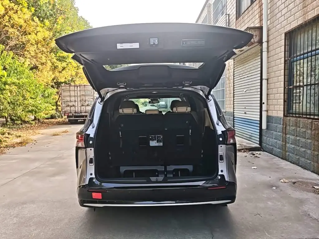Toyota Sienna 2022 — Photo 18/19