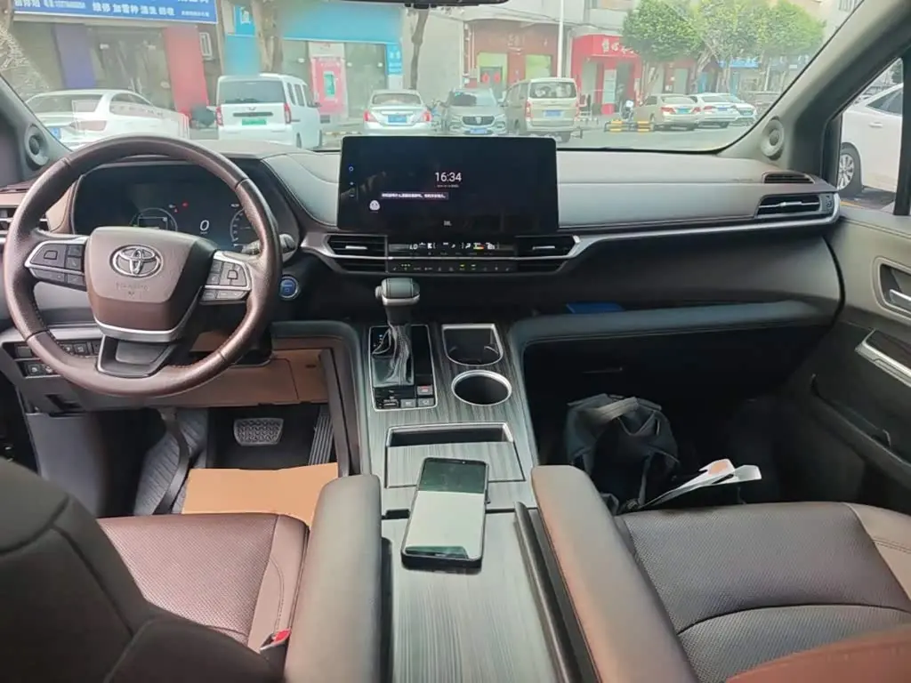 Toyota Sienna 2022 — Photo 9/19