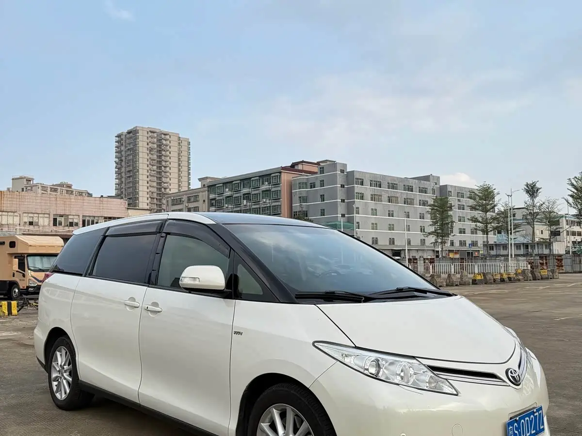 Toyota Previa 2013 — Photo 3/12