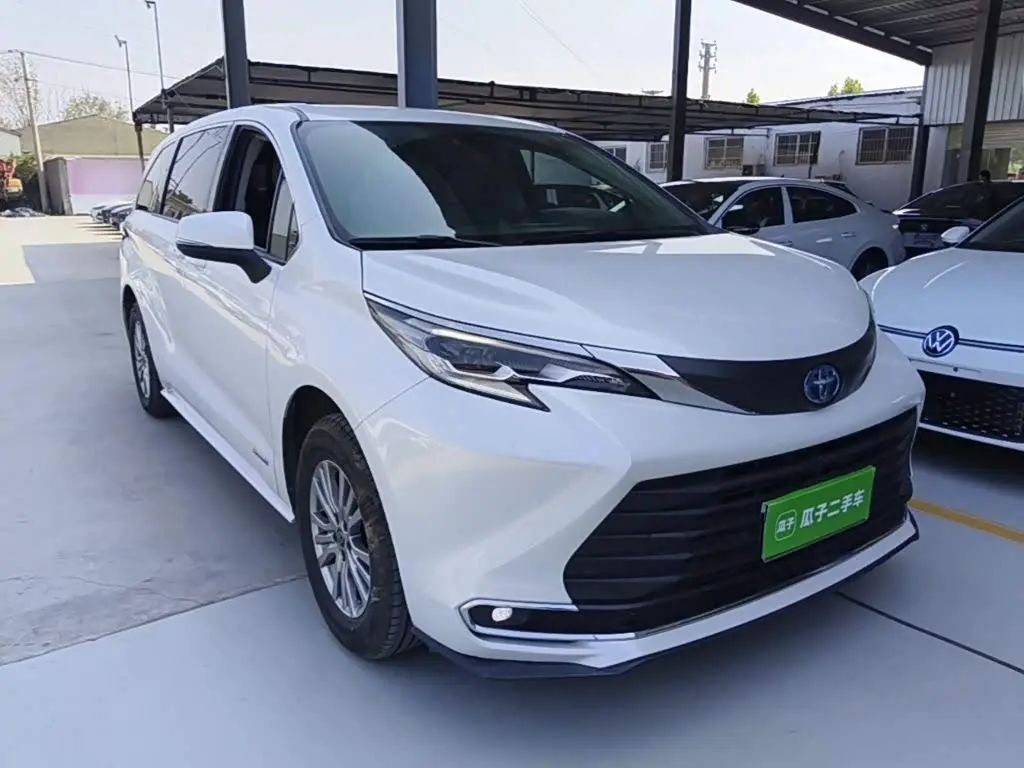 Toyota Sienna 2022 — Photo 3/19