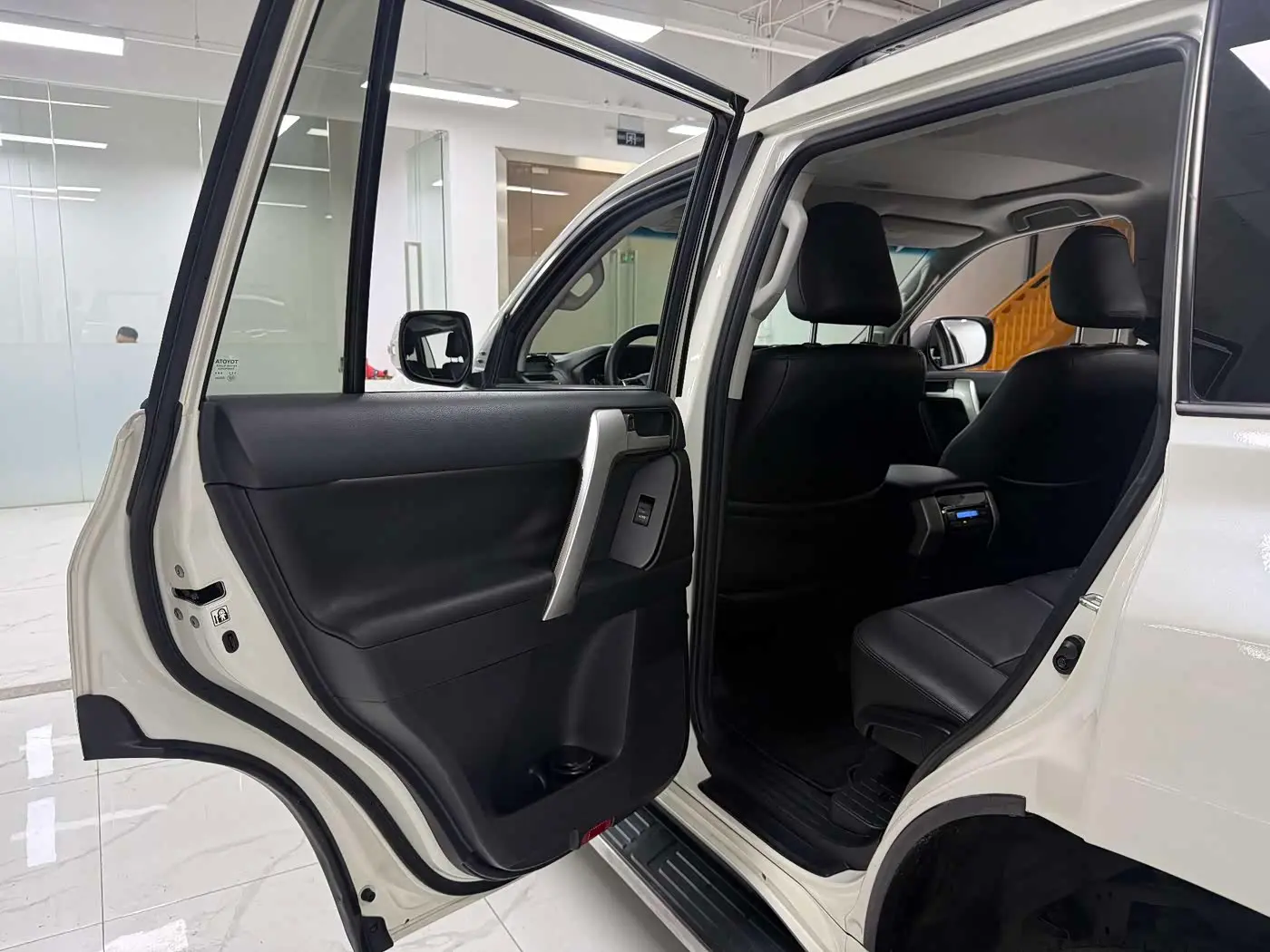 Toyota Prado 2019 — Photo 10/20
