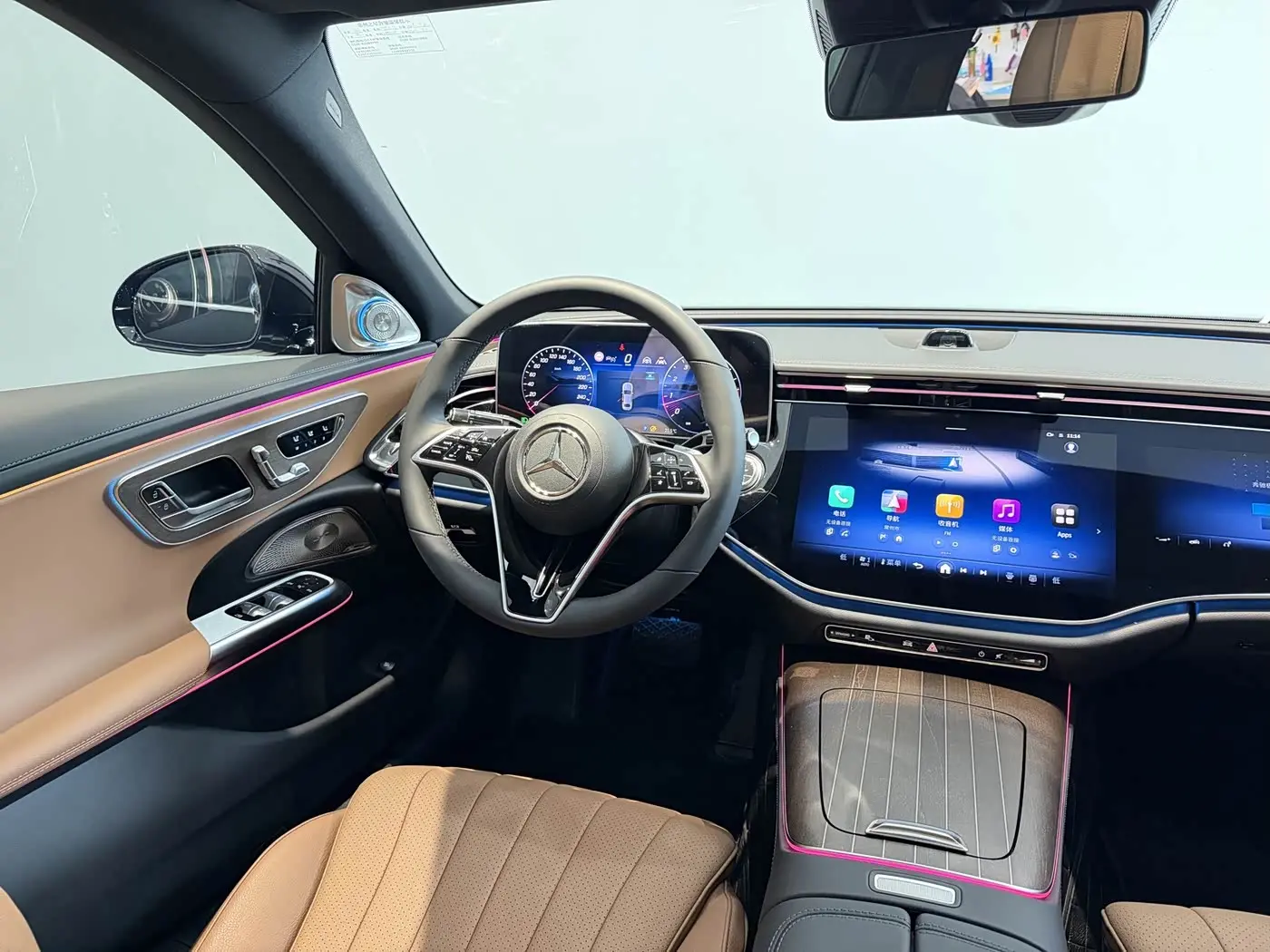Mercedes-Benz E-Class 2024 — Photo 18/20