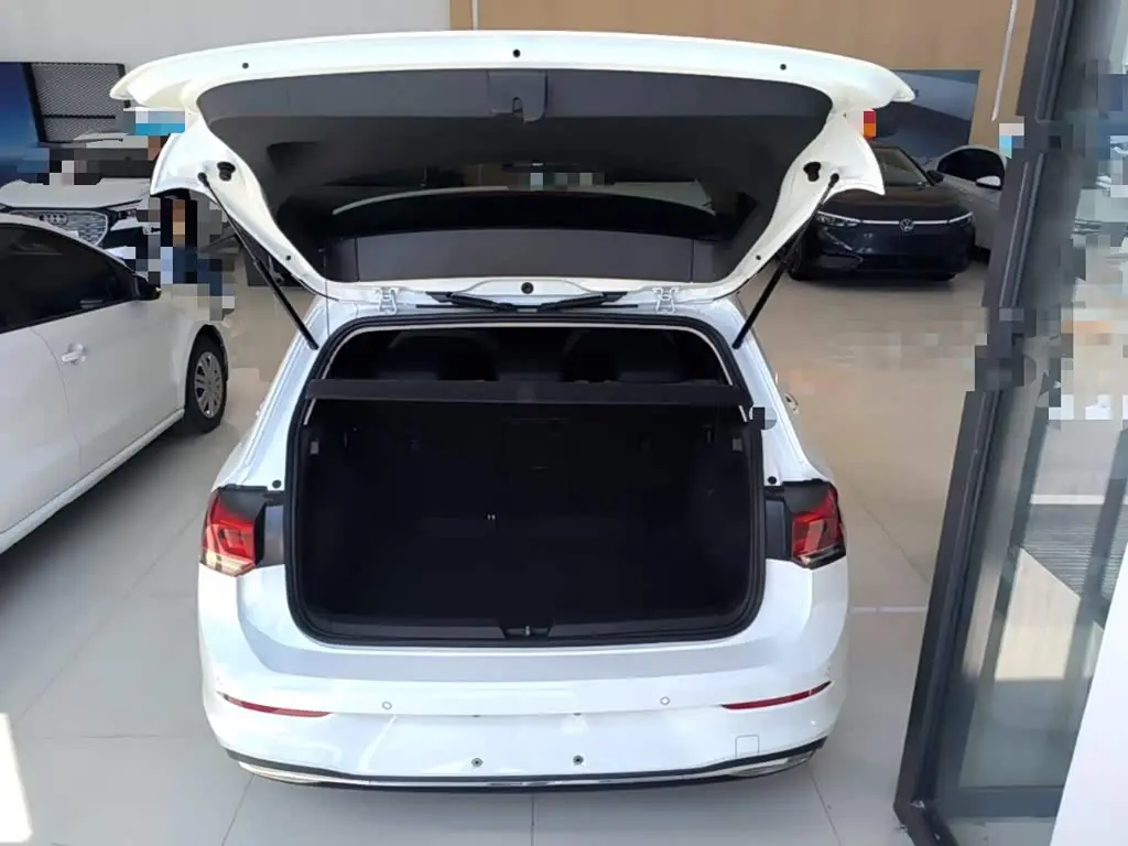Volkswagen Golf 2024 — Photo 19/20