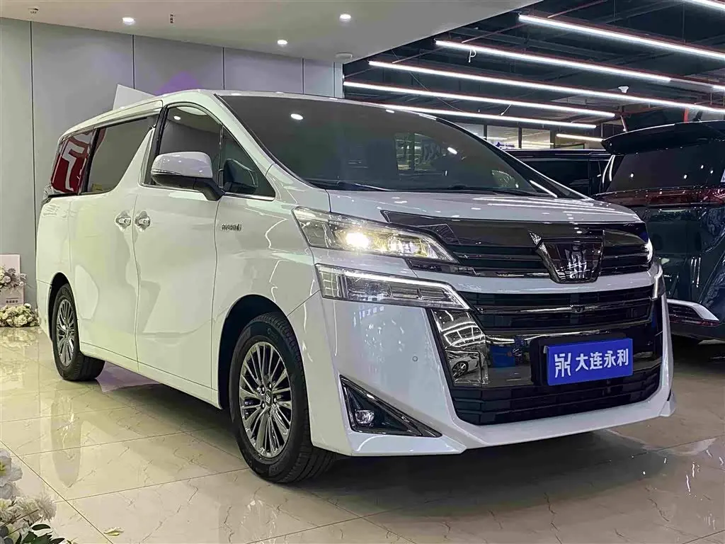 Toyota Vellfire 2023 — Photo 3/18