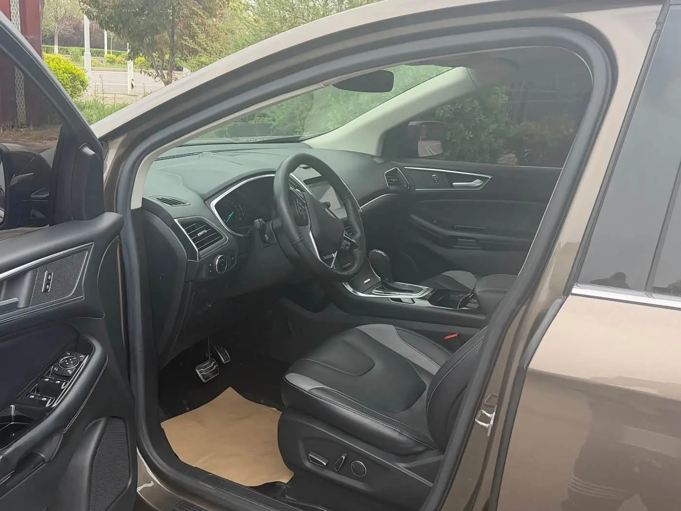 Ford Edge 2018 — ფოტო 4/17