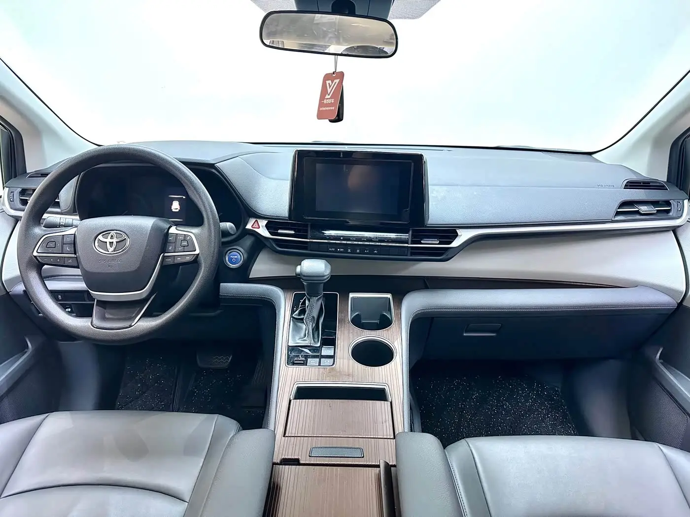 Toyota Sienna 2024 — Фото 13/20