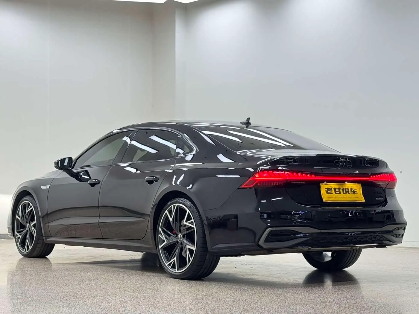 Audi A7L 2023 — Photo 8/15