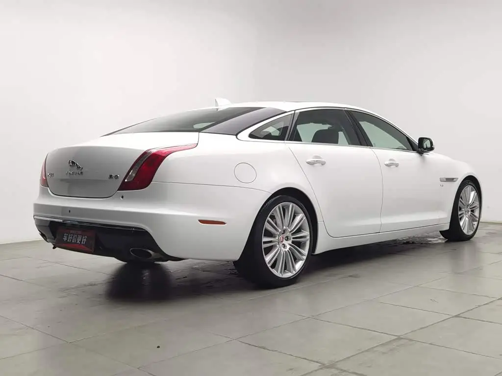 Jaguar XJ 2019 — Photo 2/20