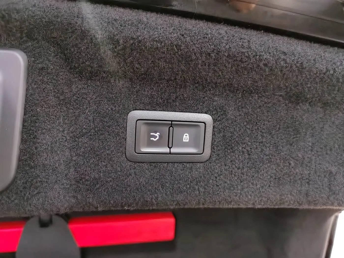 Hongqi H9 2024 — Photo 17/18