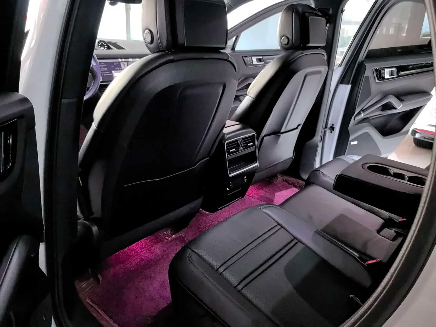 Porsche Cayenne 2021 — Photo 8/12