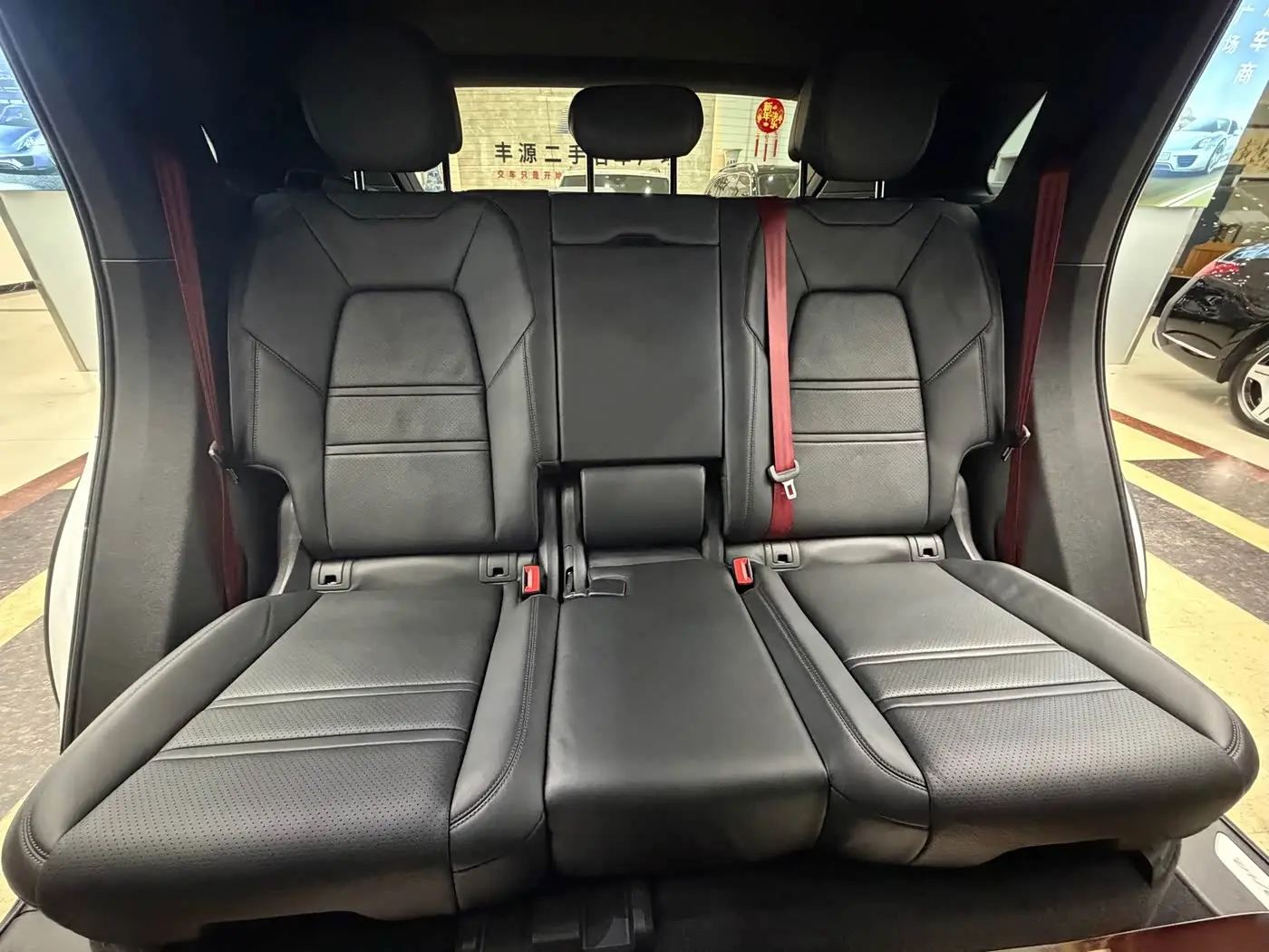Porsche Cayenne 2021 — Photo 13/20