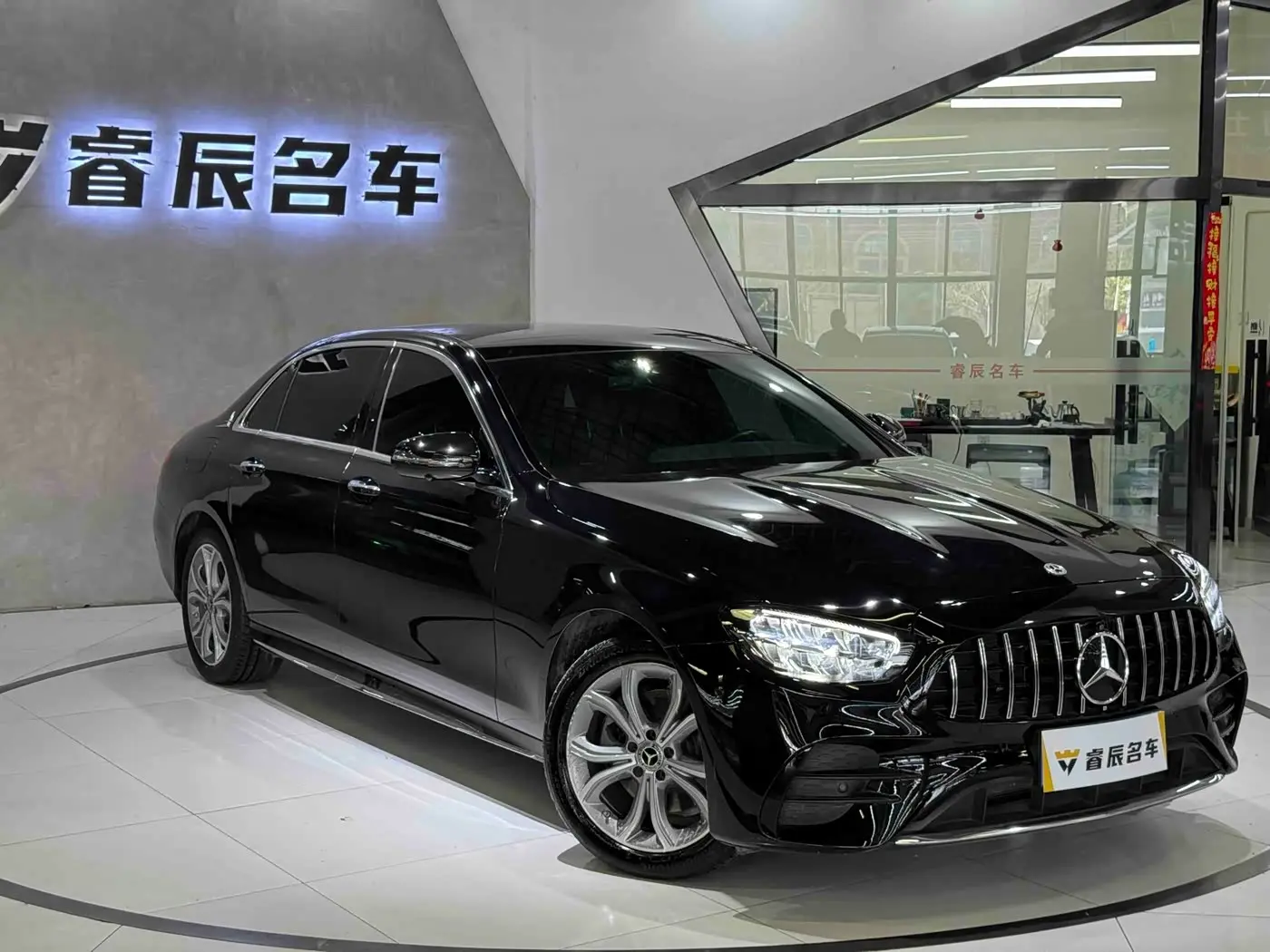 Mercedes-Benz E-Class 2023 — Photo 1/16