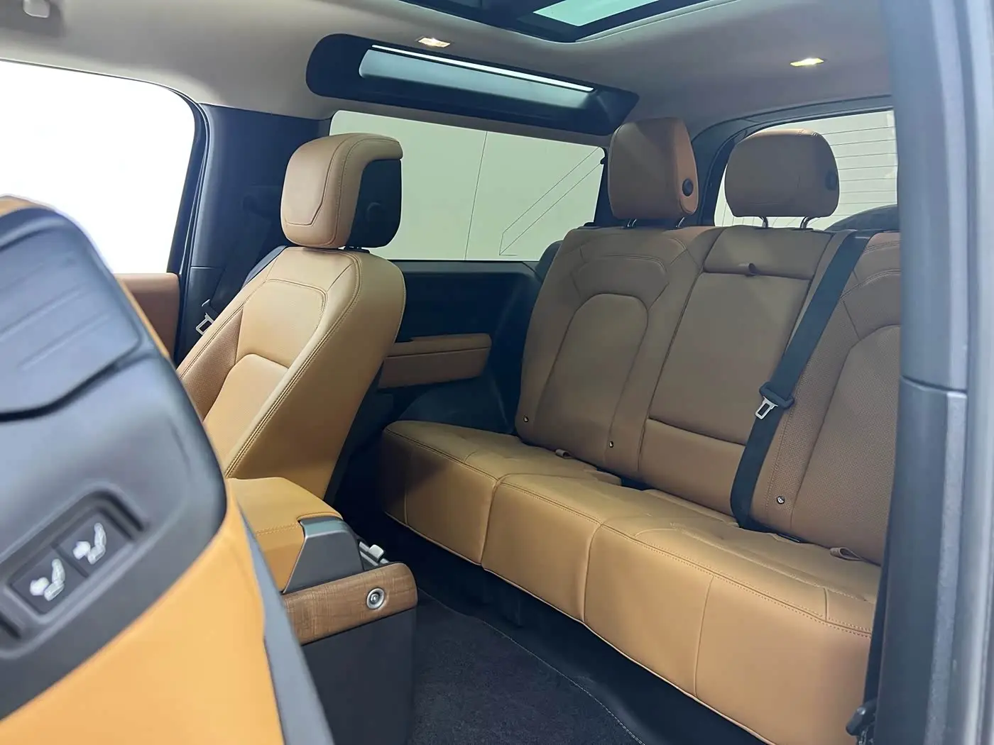 Land Rover Defender 2024 — Photo 19/20