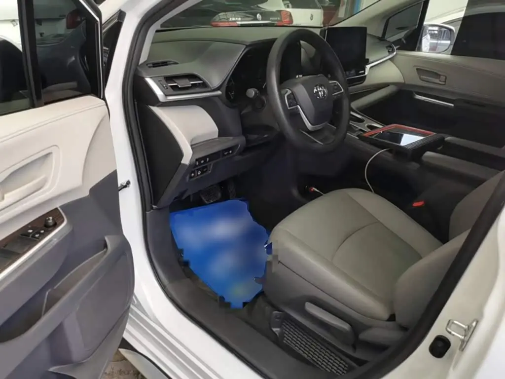 Toyota Granvia 2024 — Photo 15/20