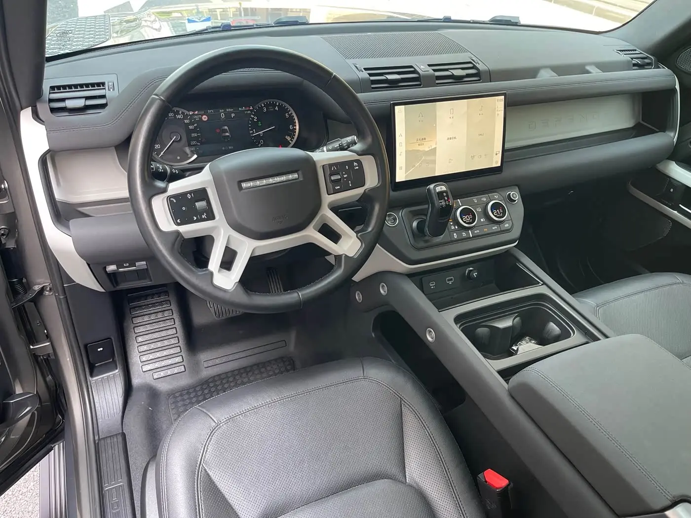 Land Rover Defender 2023 — Photo 7/20