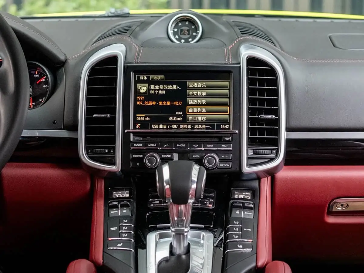Porsche Cayenne 2016 — Photo 8/11