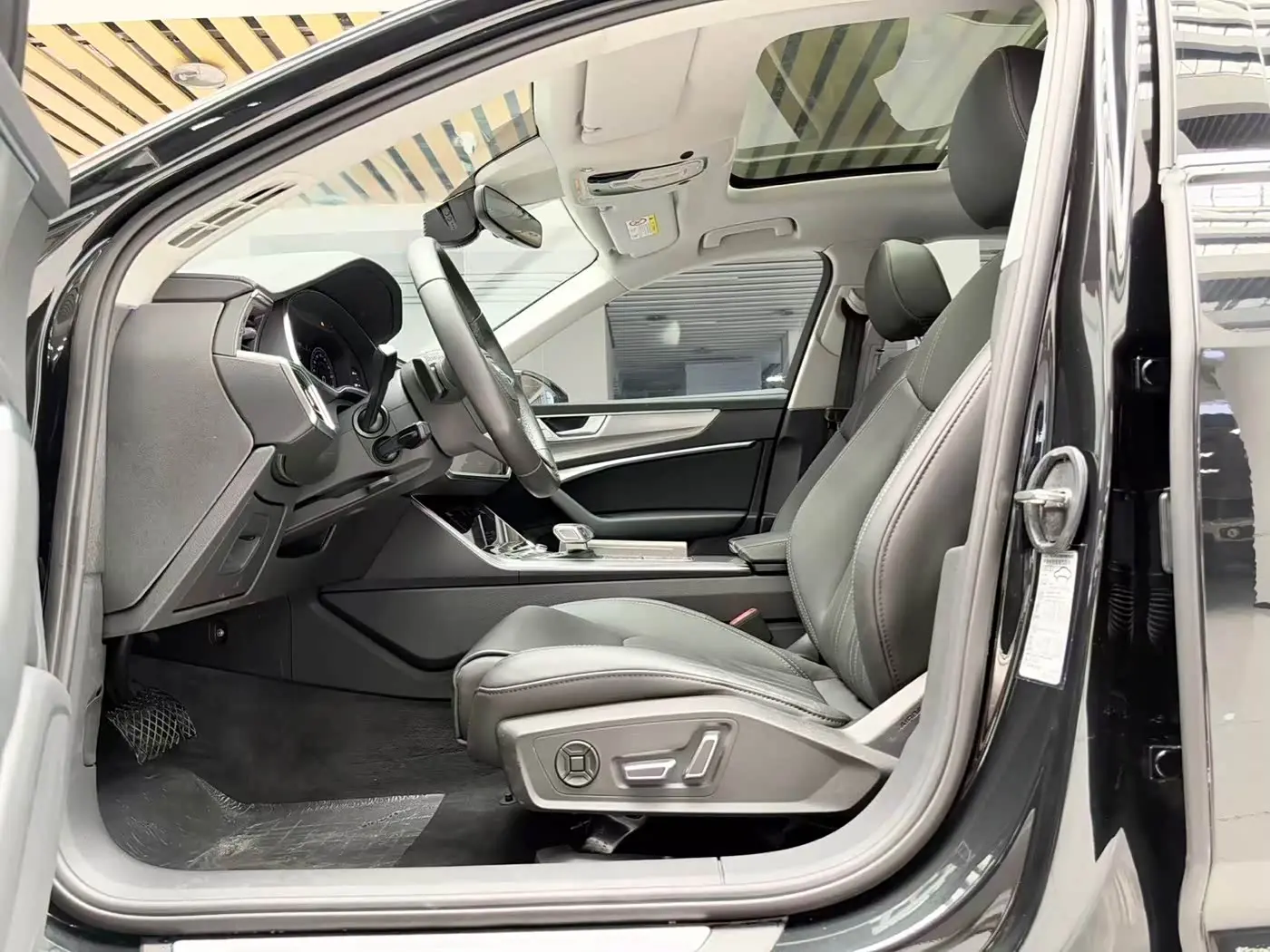 Audi A6L 2023 — Photo 10/20