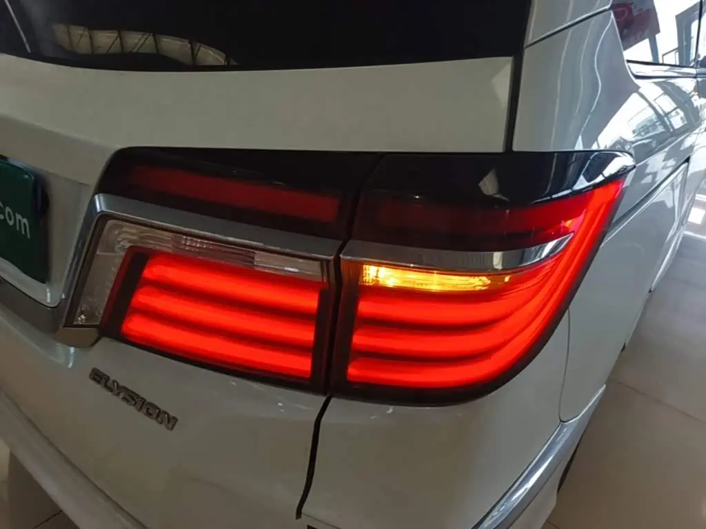Honda Elysion 2019 — Photo 7/19