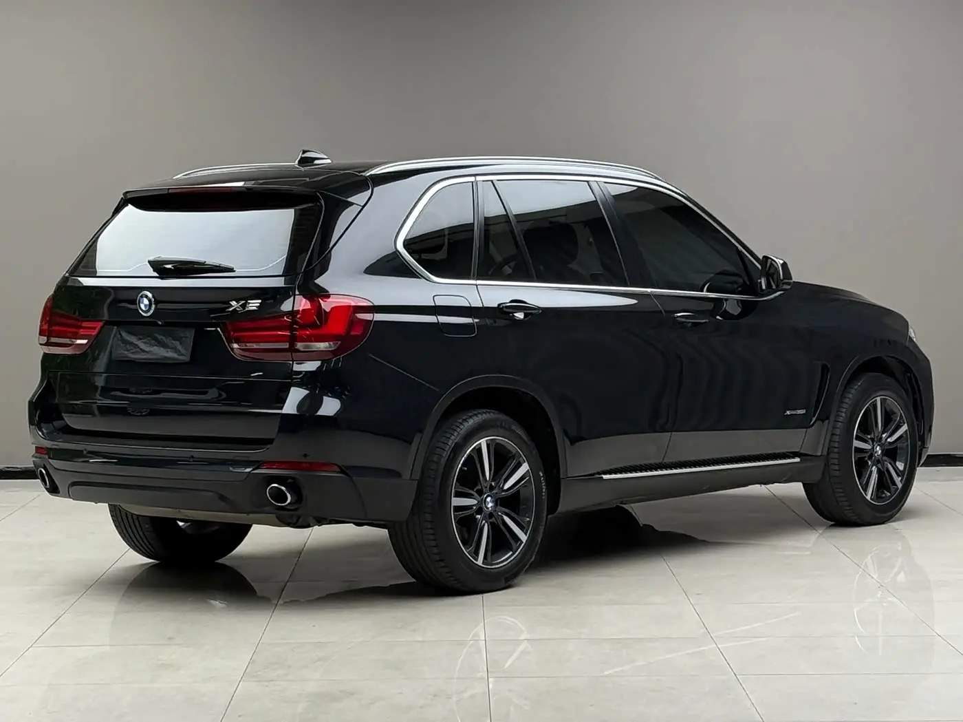 BMW X5 2015 — Фото 2/10
