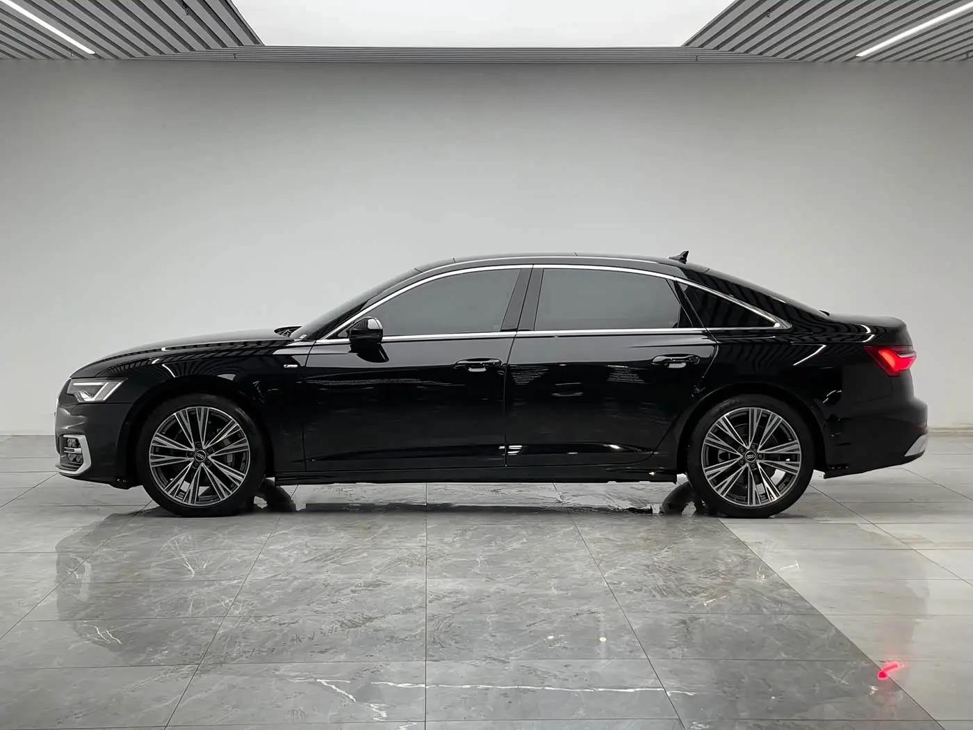 Audi A6L 2025 — Şəkil 8/20