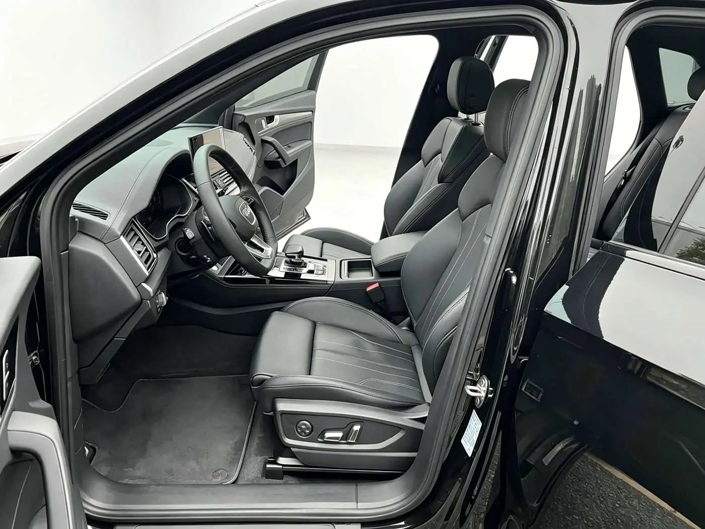 Audi Q5L 2024 — Photo 4/9