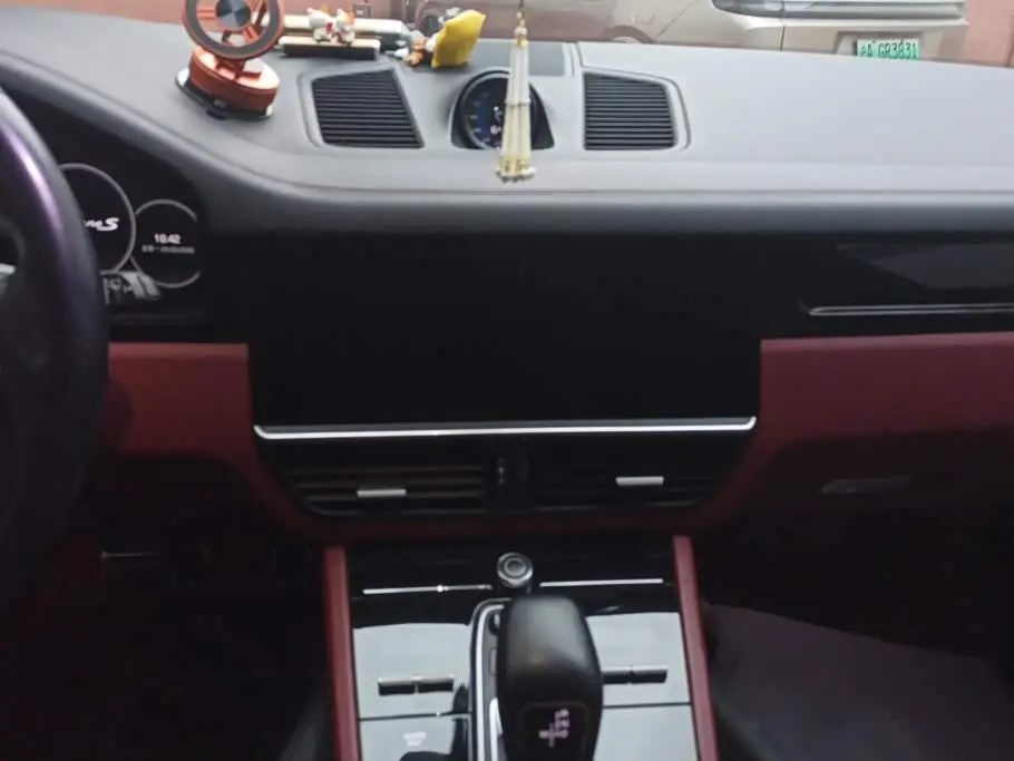 Porsche Cayenne 2019 — Photo 13/16