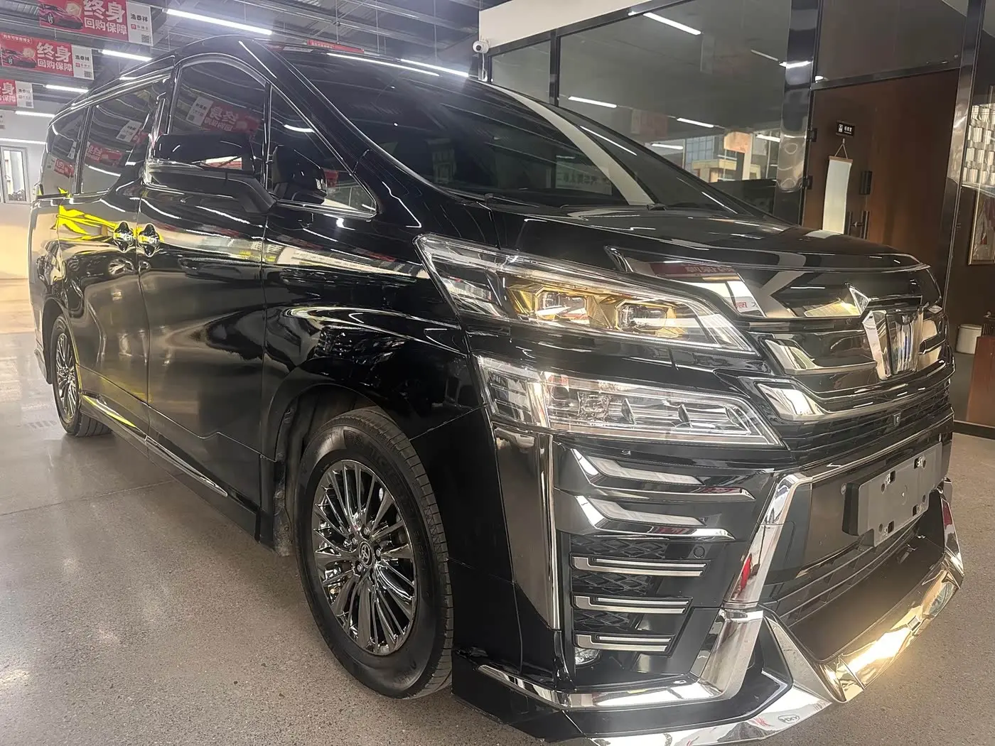Toyota Vellfire 2021 — Photo 3/11