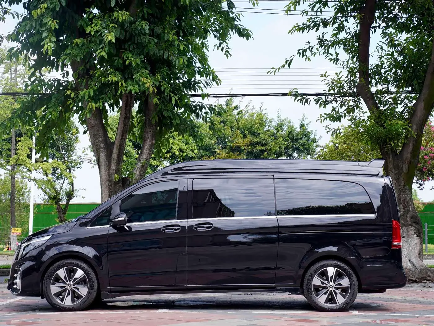 Mercedes-Benz V-Class 2024 — Photo 3/20
