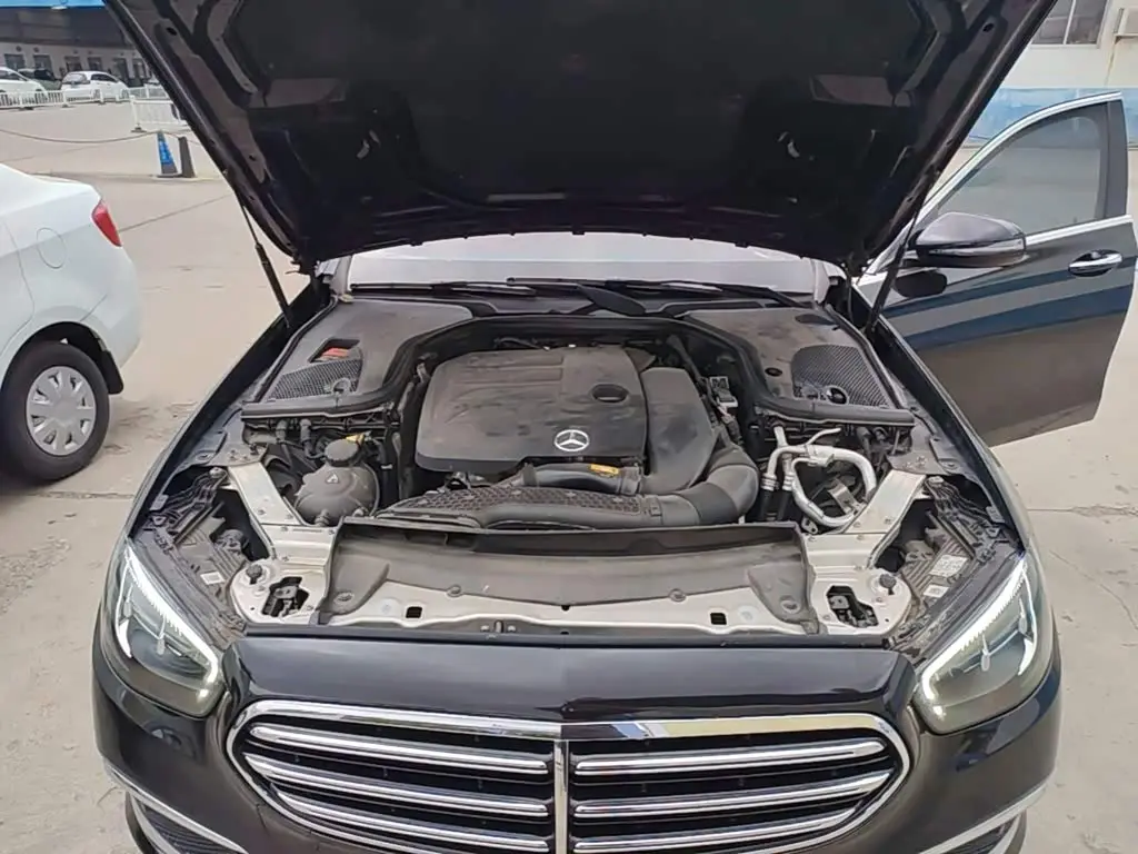 Mercedes-Benz E-Class 2022 — Photo 19/19