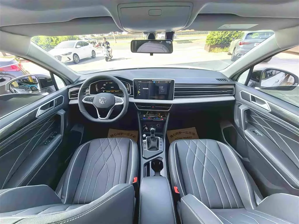 Volkswagen Tiguan L 2025 — Photo 5/15